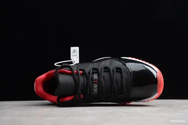 HYPE Low Jordan 11 Black Retro 